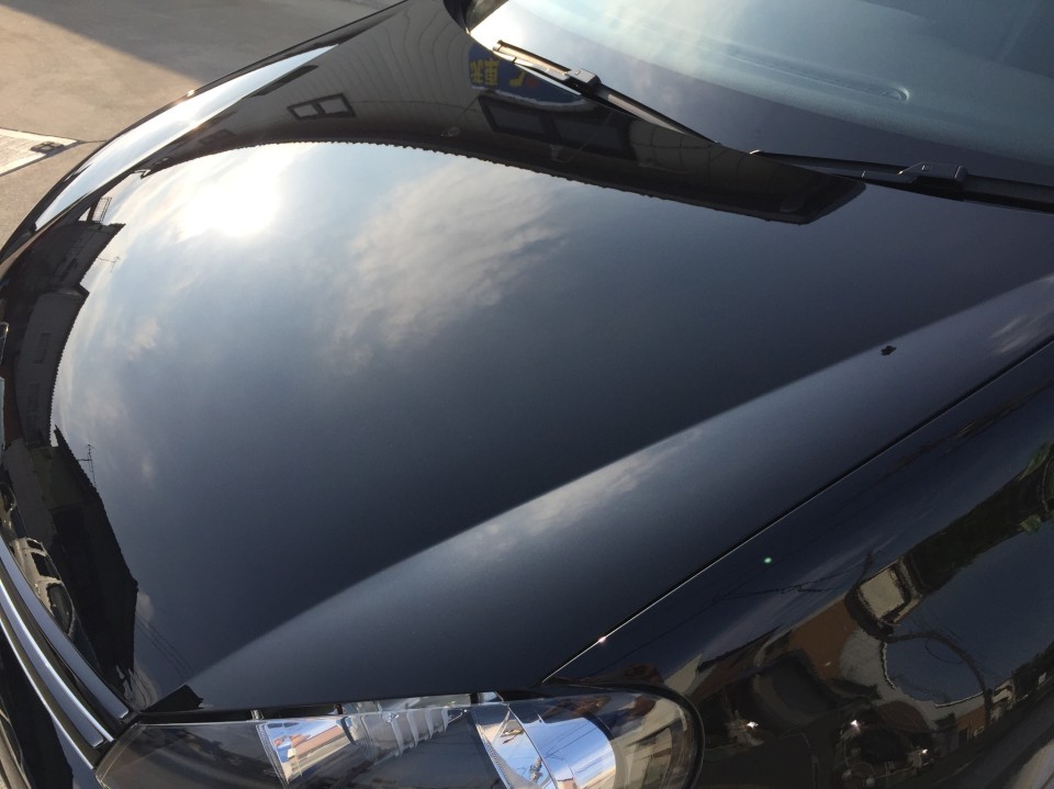 VWゴルフ・プレミアムコーティング・ボンネットを太陽に当ててみました