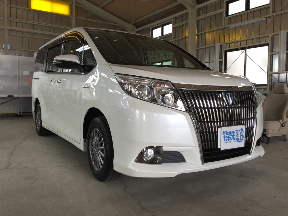 エスクァイアにプレミアムコーティング・運転席側前方より