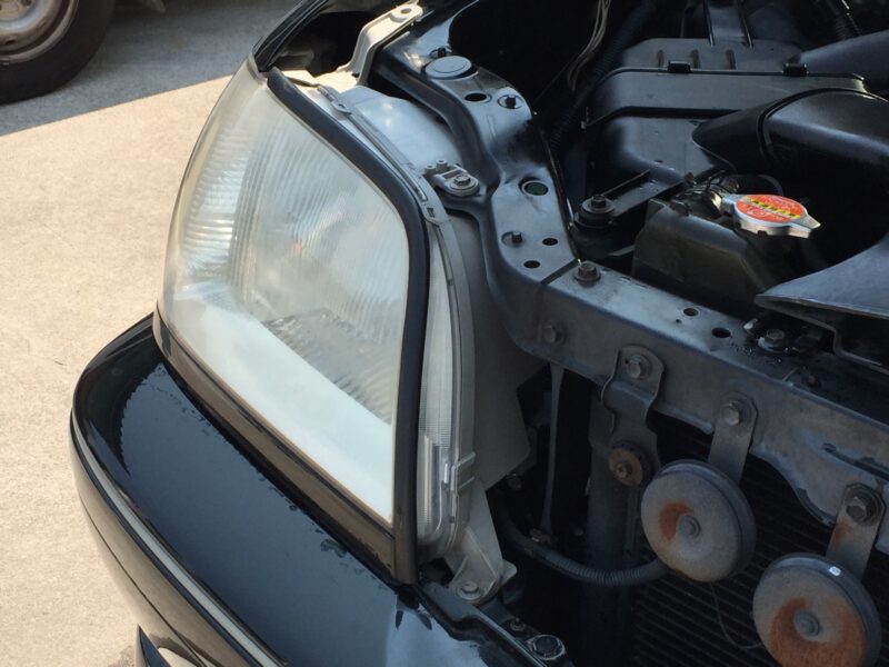 ヘッドライト黄ばみ取り前