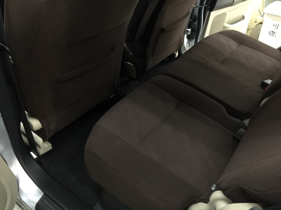 ラッシュ・クイック車内クリーニング・後部座席