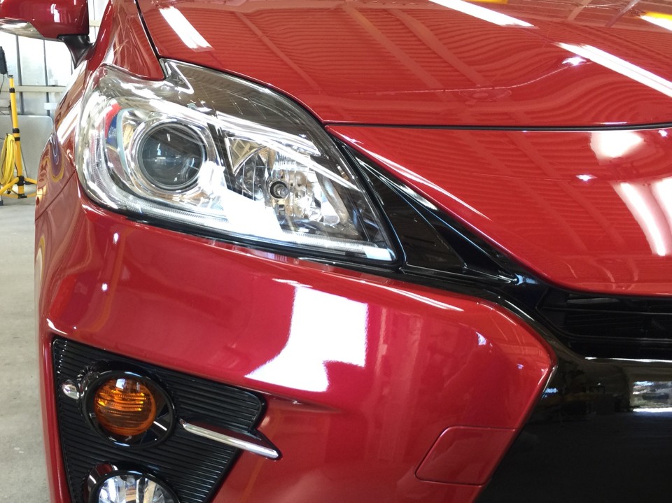 プリウスGｚ・運転席側ヘッドライト付近