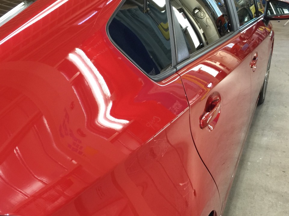 プリウスGｚ・運転席側後方より