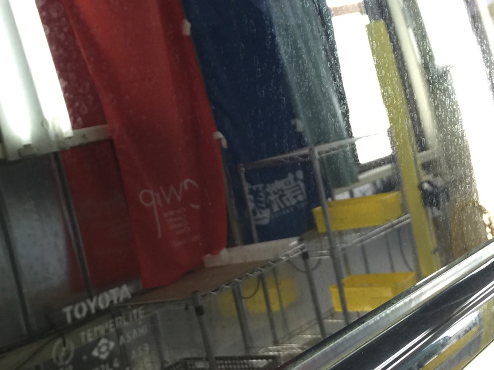 アルファード10系・窓ガラスウロコ取り2前