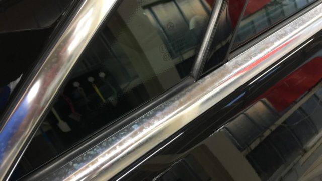 ベンツE・モールクリーニング・運転席側後部ドアBefore