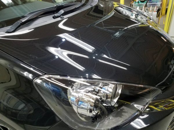 アクア・スタンダードコーティング施工後の運転席側ヘッドライト付近