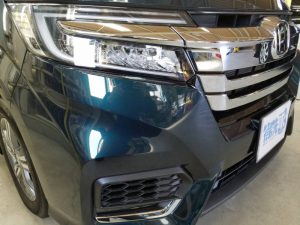 ステップワゴン・プレミアムコーティング施工後の運転席側ヘッドライト付近