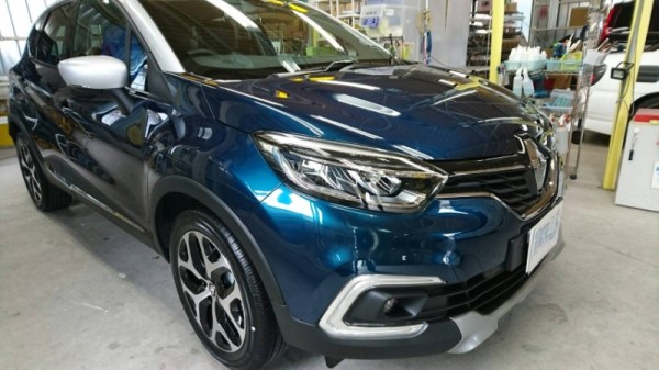 ルノー・キャプチャー・プレミアムコーティング後の右ヘッドライト付近