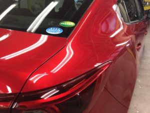 アクセラ・プレミアムコーティング後の右テール付近