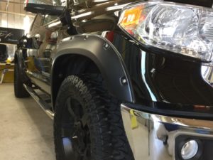 タンドラー・プレミアムコーティング後の助手席側ヘッドライト周辺