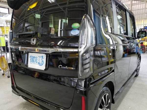 NBOX・プレミアムコーティング後の右テール付近