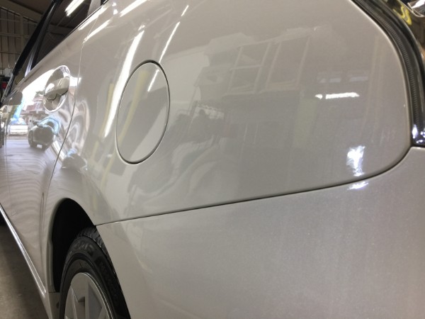 プリウスα・プレミアムコーティング後の左後方