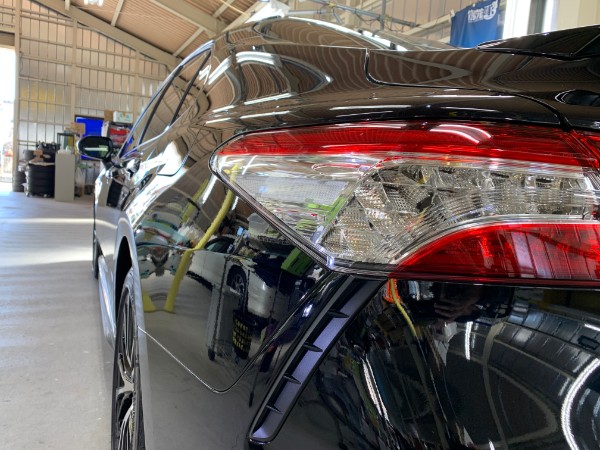 カムリ・プレミアムコーティング後の左テール付近