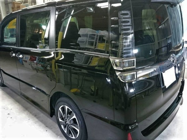 ヴォクシー・エシュロンナノフィル後の左テール付近