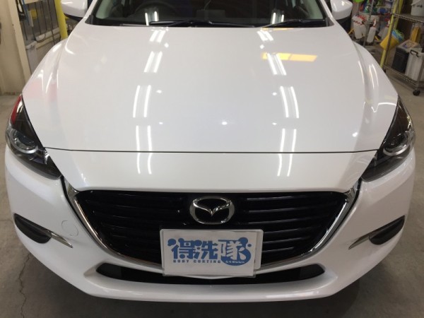 アクセラ・白・プレミアムコーティング後のボンネット