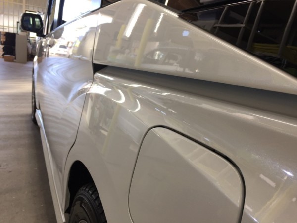 ステップワゴン・プレミアムコーティング施工後の助手席側スライドレール周り