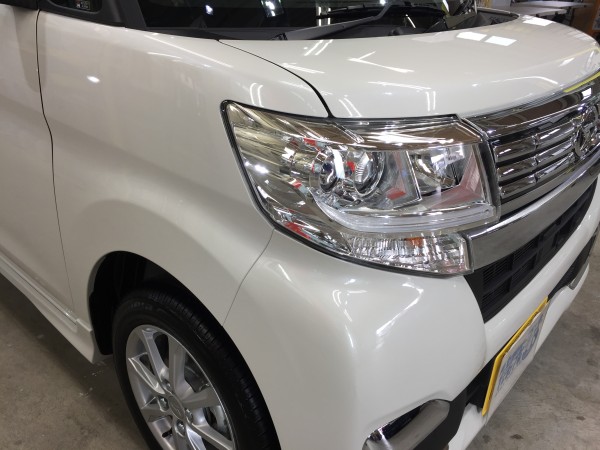 タント・プレミアムコーティング後の右ヘッドライト付近