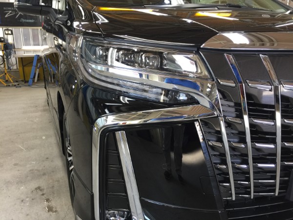 アルファード・ハイドロフィニッシュ右ヘッドライト付近