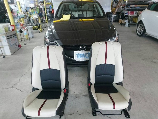 デミオ・プレミアム車内クリーニング・シート外し