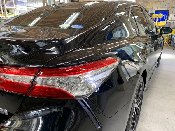 カムリ・プレミアムコーティング後の右テール付近