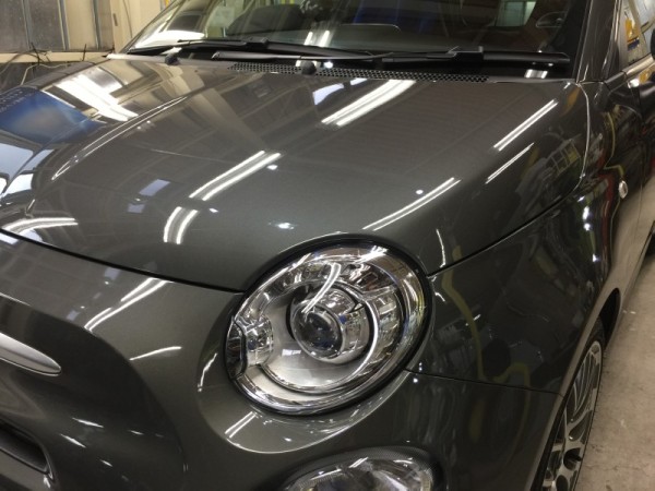 アバルト595・エシュロンナノフィル施工後のボンネット