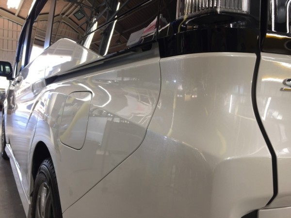 ステップワゴン・プレミアムコーティング施工後の助手席側テール付近