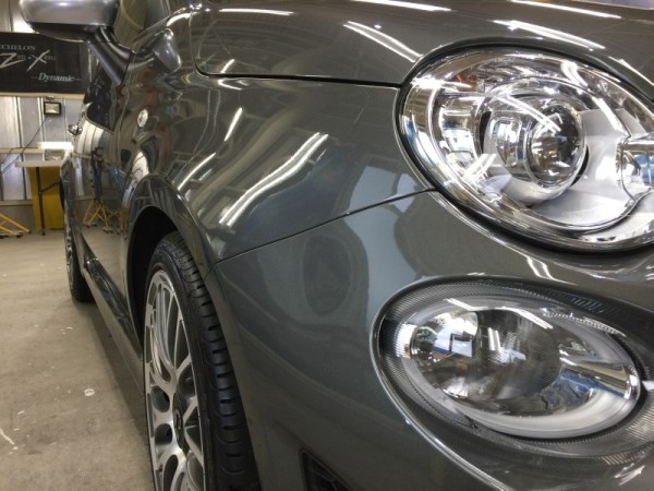 アバルト595・エシュロンナノフィル施工後の右フェンダー付近