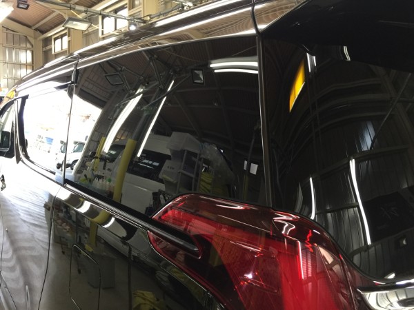 アルファード・ハイドロフィニッシュ後の左クォーターパネル付近