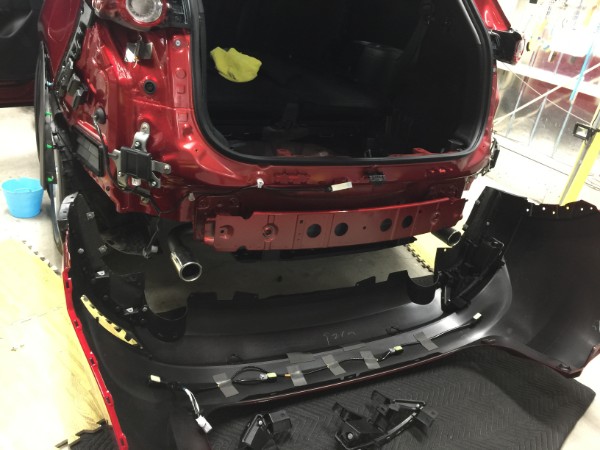 CX-8・LEDリフレクター＆リアゲートフットセンサー取付中