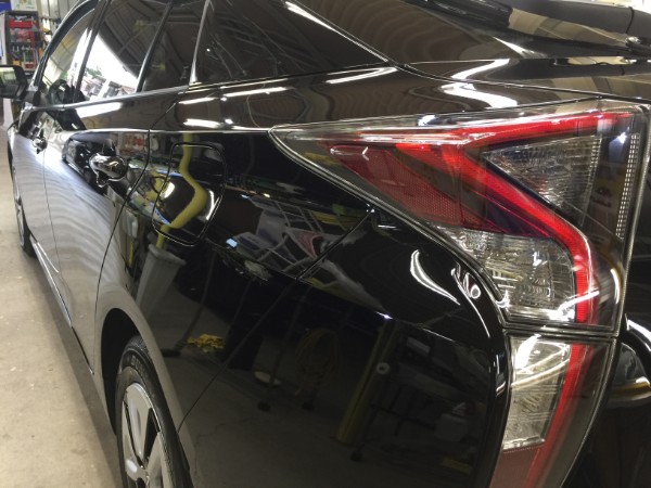 プリウス・ハイドロフィニッシュ施工後の左テール付近