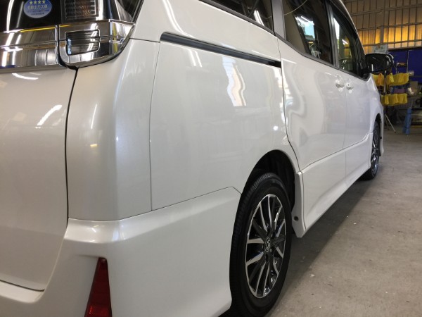 ヴォクシー・ボディコーティング後の右クォーター付近