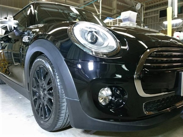 ミニ・ハイドロフィニッシュ後の右ヘッドライト付近