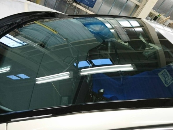 プジョー508・窓ガラスコーティング施工後のフロントガラス