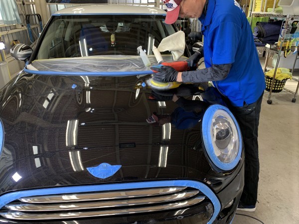 ミニ・ハイドロフィニッシュ施工中・ボンネット研磨