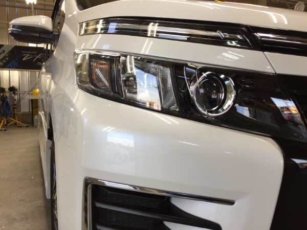 ヴォクシー・ボディコーティング後の右ヘッドライト近辺