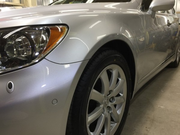 レクサスLS・リアルグラスコート後の助手席側フェンダー付近