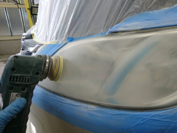 エクシーガ・ヘッドライト研磨中・ペーパー