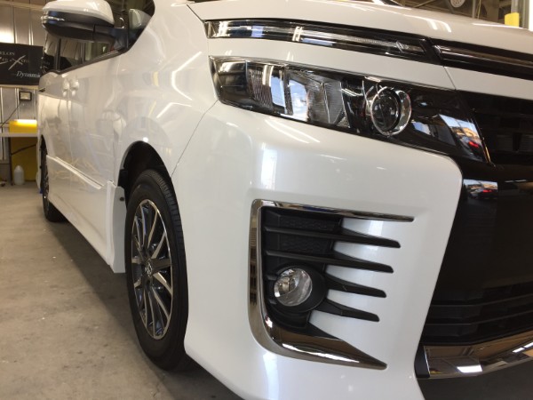 ヴォクシー・ボディコーティング後の右前方