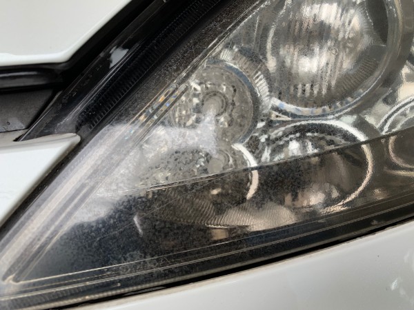 エリシオン・ヘッドライトクリーニング前3