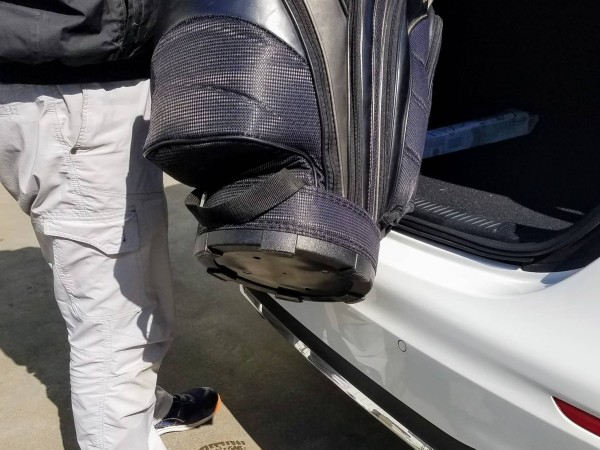 リアバンパー上(トランク入口部)を保護