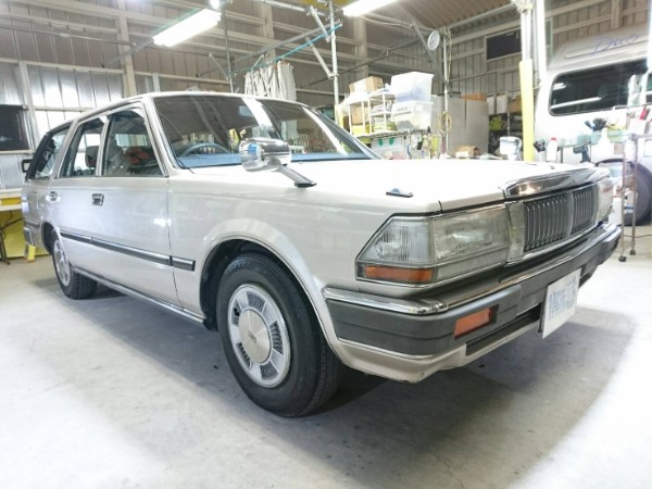 Y30セドリック・プレミアムコーティング後の右フェンダー付近