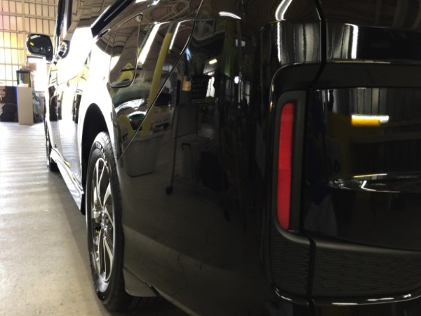 ステップワゴン・プレミアムコーティング後の左クォーター付近