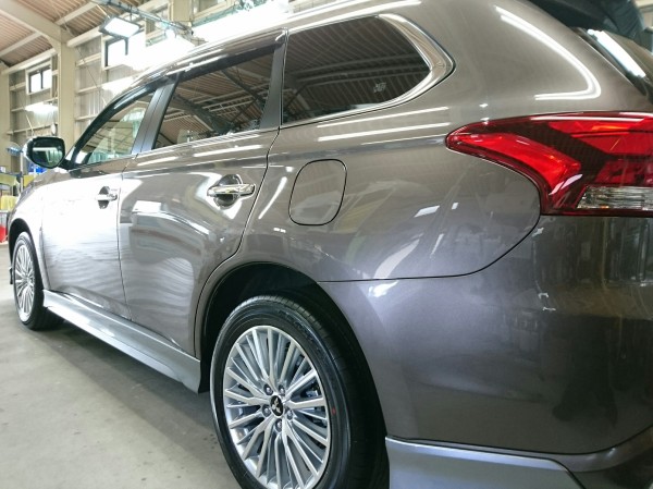 アウトランダー・プレミアムコーティング後の左クォーター付近