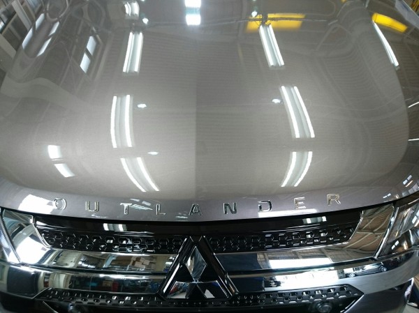 アウトランダー・プレミアムコーティング後のボンネット2