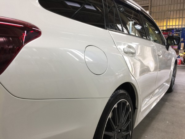 レヴォーグ・ボディガラスコーティング後の右クォーター付近