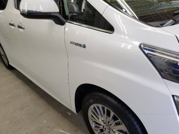 ヴェルファイア・コーティング施工後の右フェンダー付近