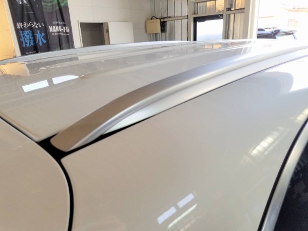 メルセデスベンツGLS・ルーフレールをコーティング