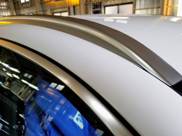 メルセデスベンツGLS・メッキモール&ルーフレールにコーティング