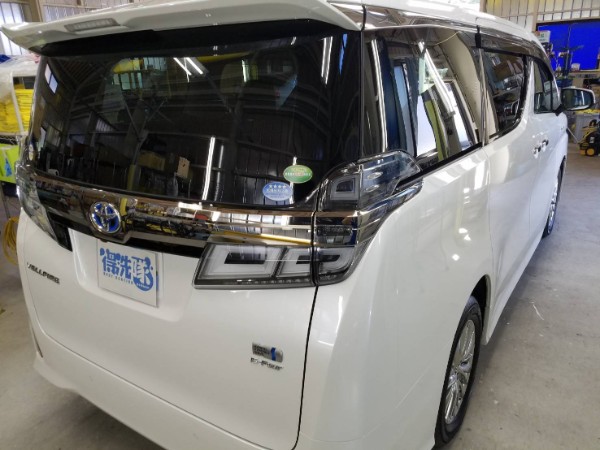 ヴェルファイア・コーティング施工後の右クォーターパネル付近