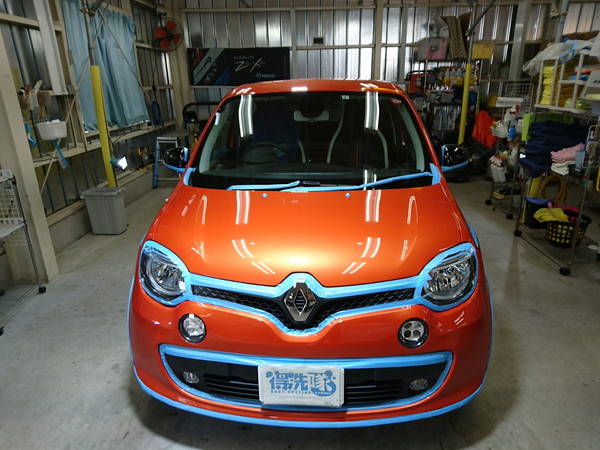 トゥインゴ・プレミアムコーティング施工中2