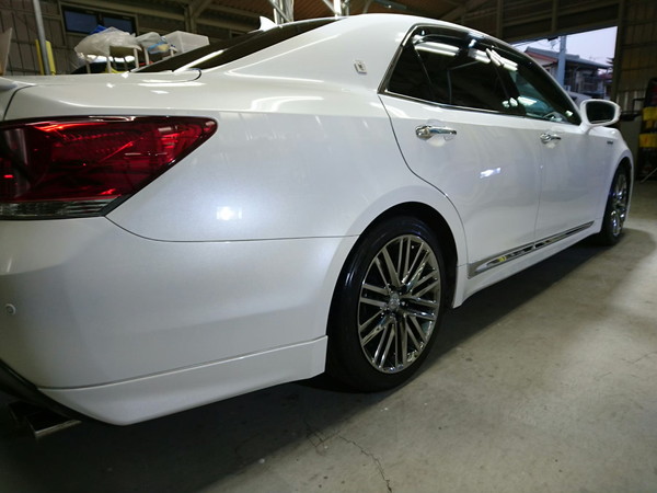 クラウン・プレミアムコーティング後の右クォーターパネル付近